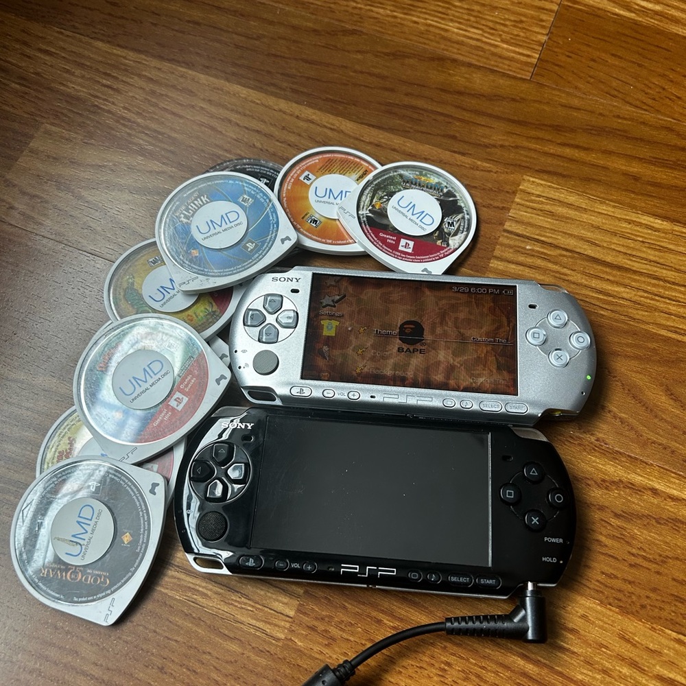 Sony PSP Black Handheld Console - Picture 3 of 3